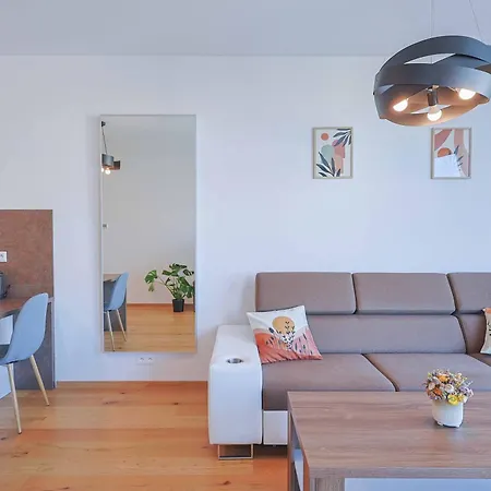 Sky Park Tower 1, Luxury With Free Parking Apartment *