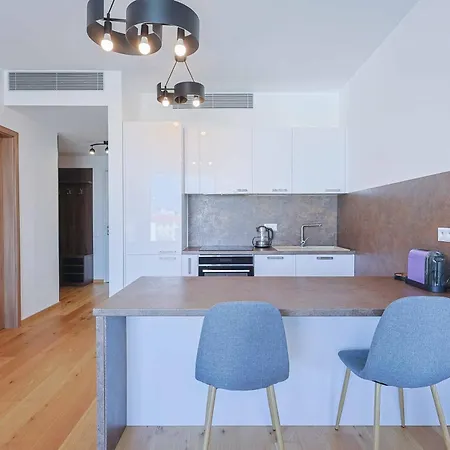 Sky Park Tower 1, Luxury With Free Parking *