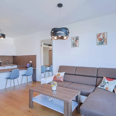 Sky Park Tower 1, Luxury With Free Parking Apartment Bratislava