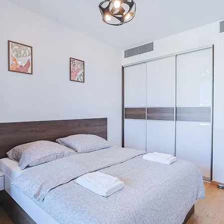 Lägenhet Sky Park Tower 1, Luxury With Free Parking *