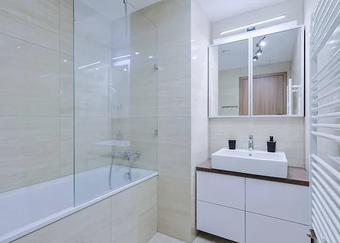 Sky Park Tower 1, Luxury With Free Parking *