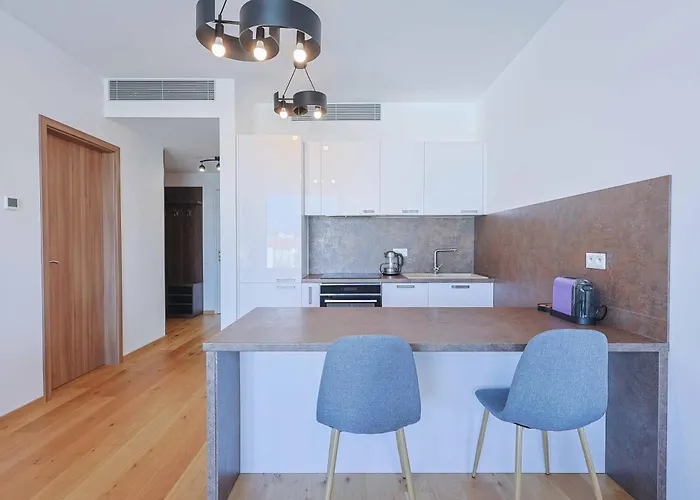 Sky Park Tower 1, Luxury With Free Parking *